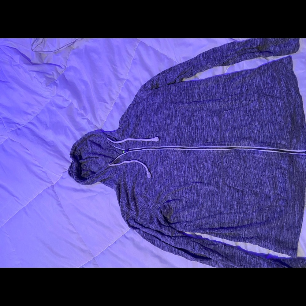 Grey so brand jacket with hood. Size XL.